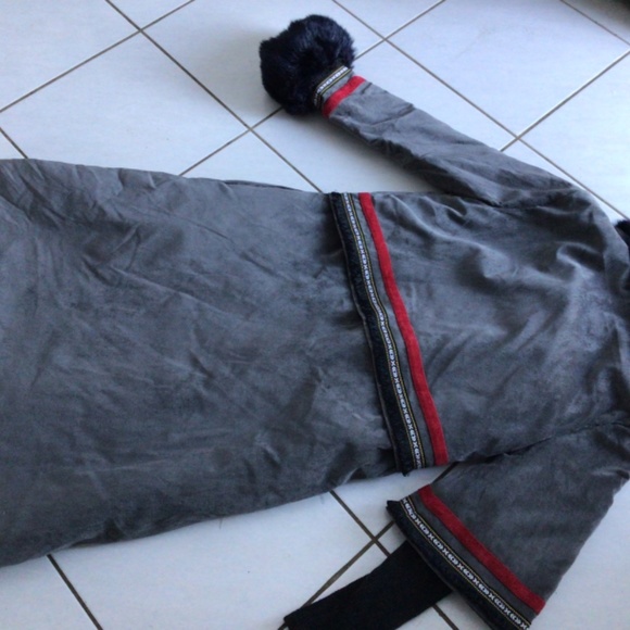 Interesting asymmetric sleeves winter coat. - Picture 3 of 3